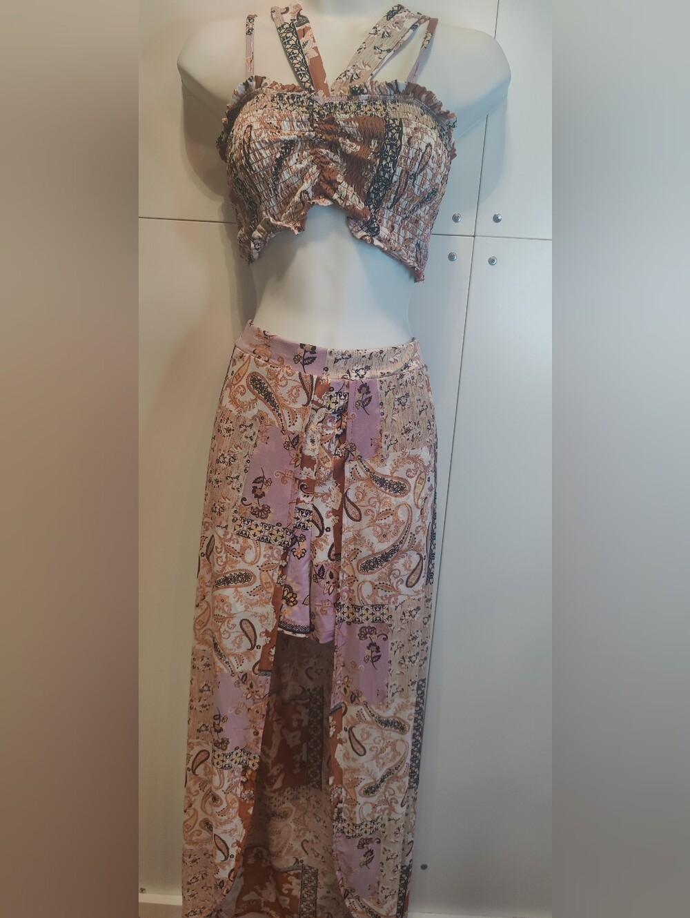 Almost Famous Boho Paisley 2 Piece Crop Top Overlay Shorts Set L